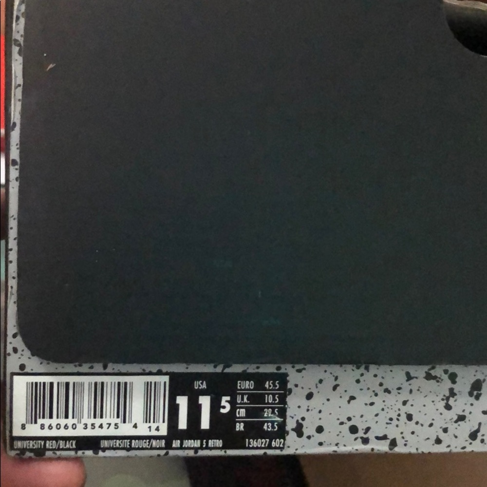 - Sneakers - Picture 4 of 5